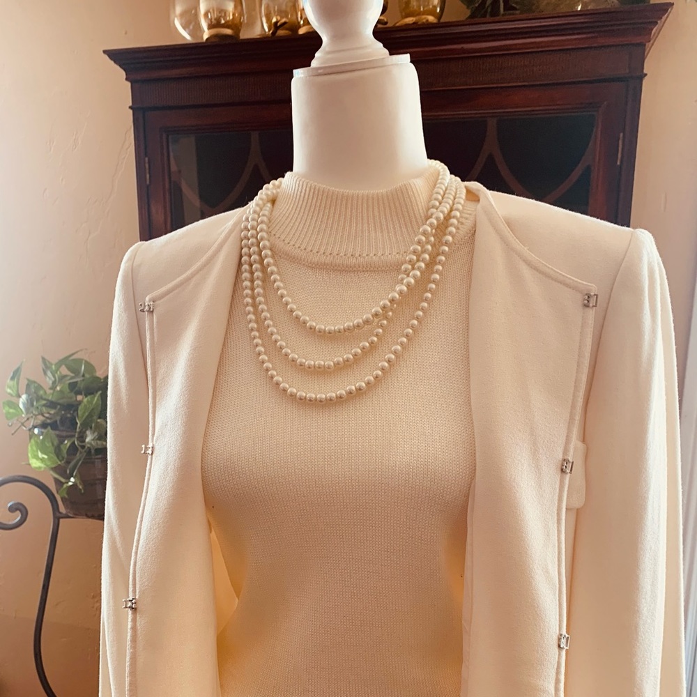 Tahari 3 piece pant suit.